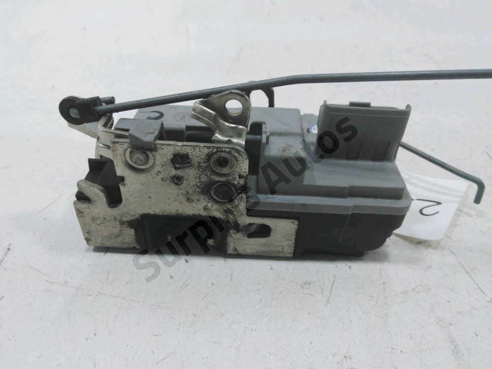 Serrure de porte avant droite