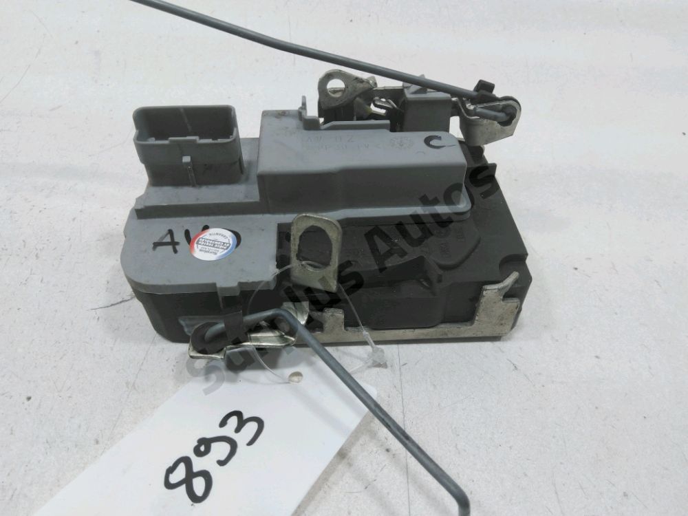 Serrure de porte avant droite