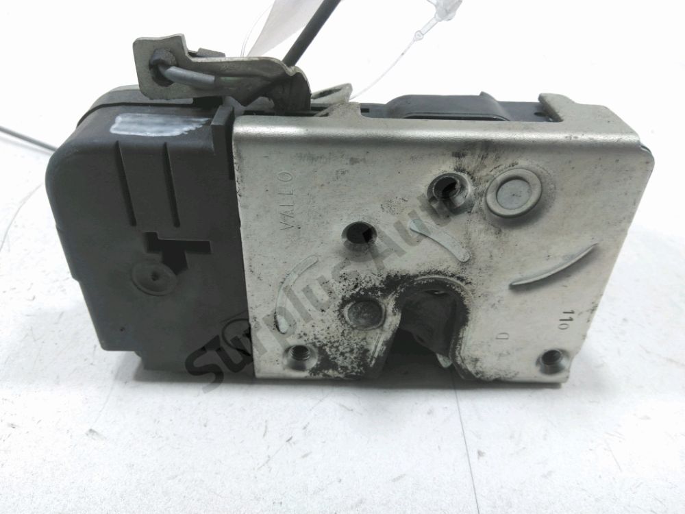 Serrure de porte avant droite