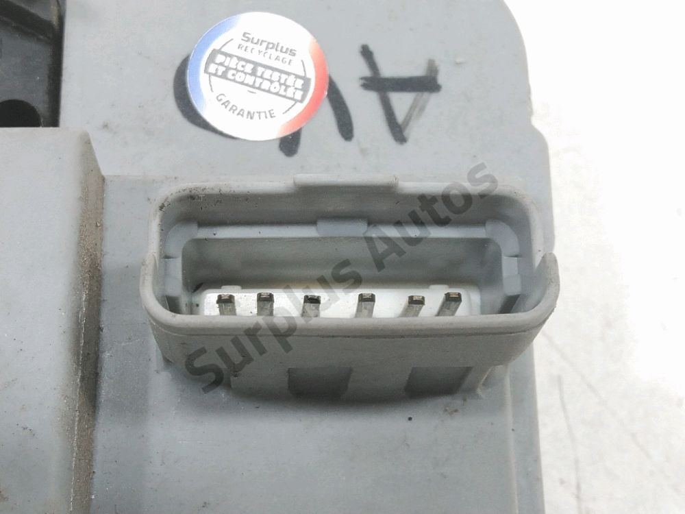 Serrure de porte avant droite