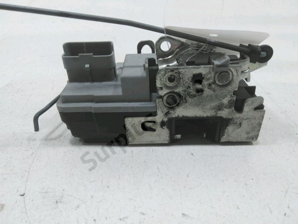 Serrure de porte avant gauche