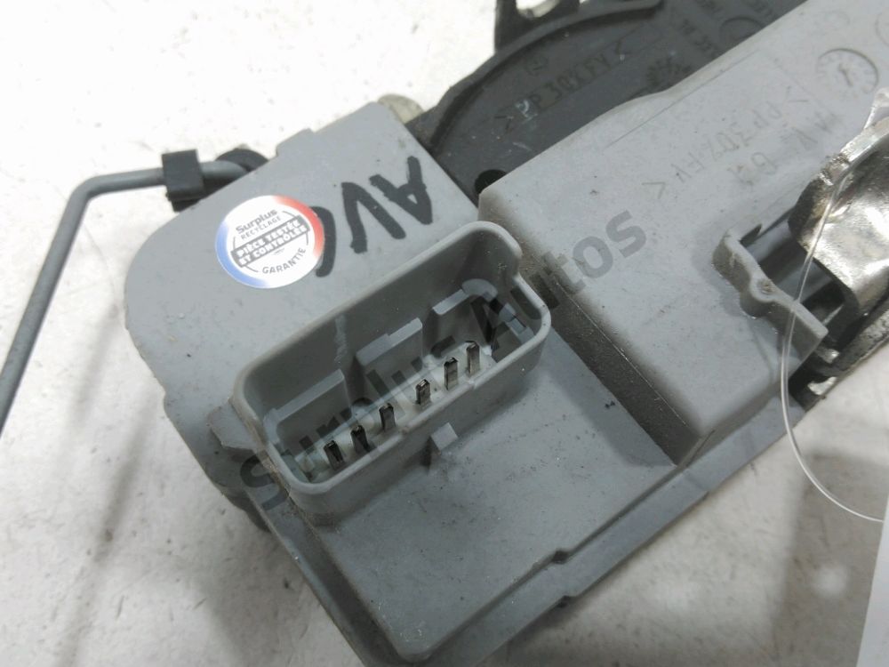 Serrure de porte avant gauche