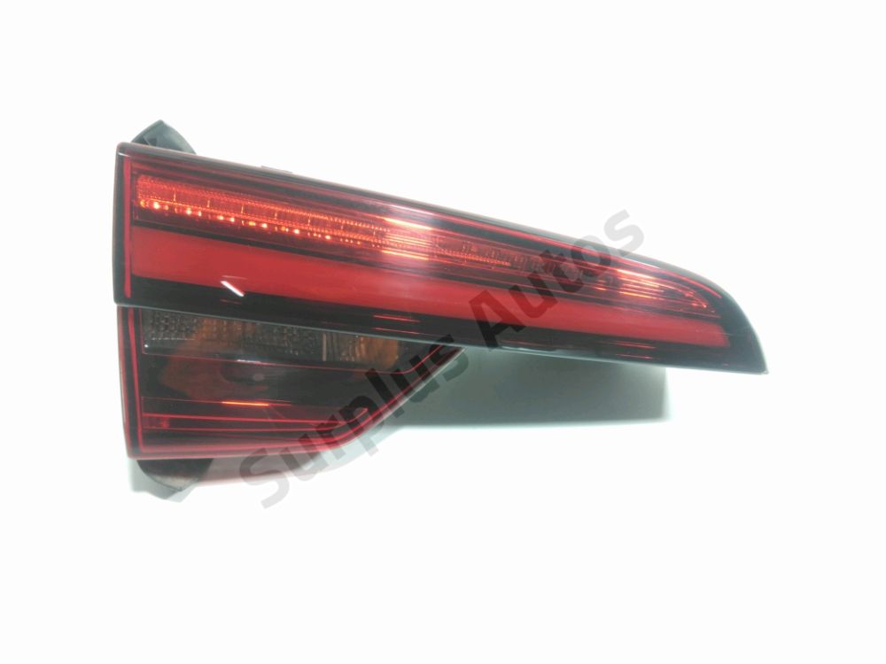 Feu arrière intérieur gauche