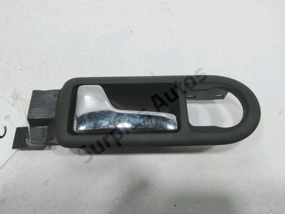 Poignee interieure porte avant gauche