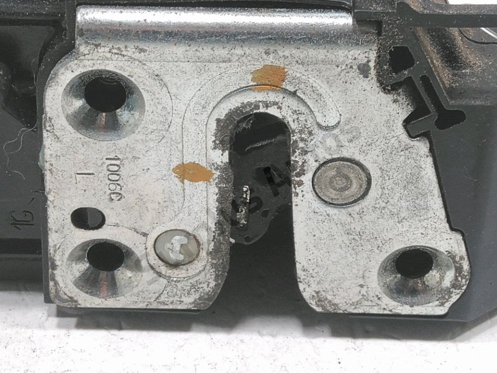 Serrure de porte avant gauche