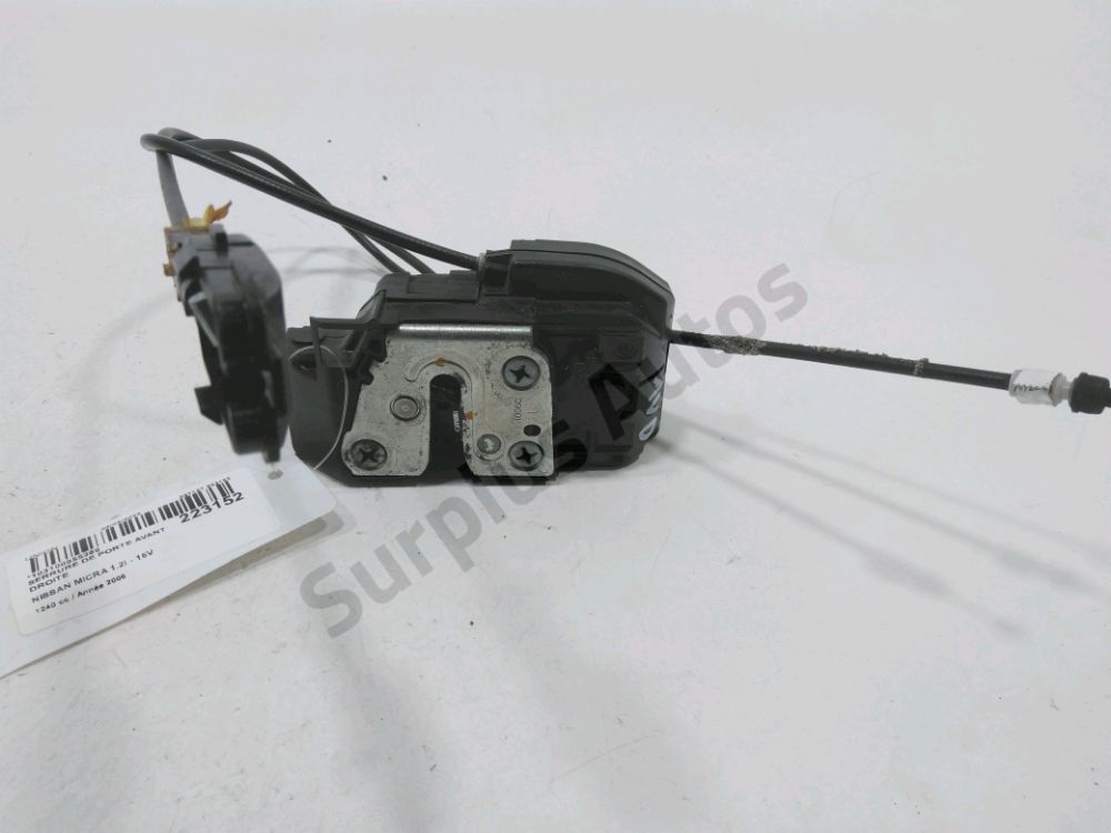 Serrure de porte avant droite