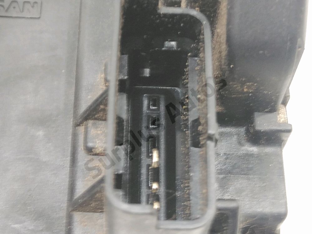 Serrure de porte avant droite