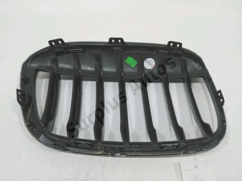 Grille de calandre gauche