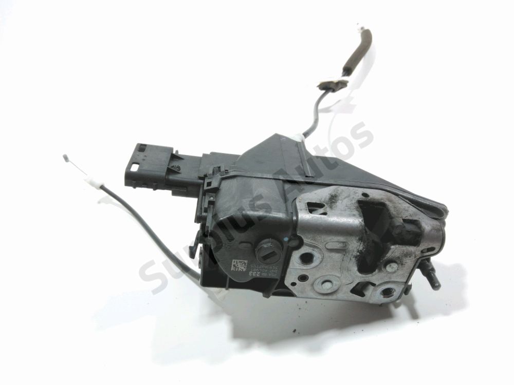 Serrure de porte avant droite