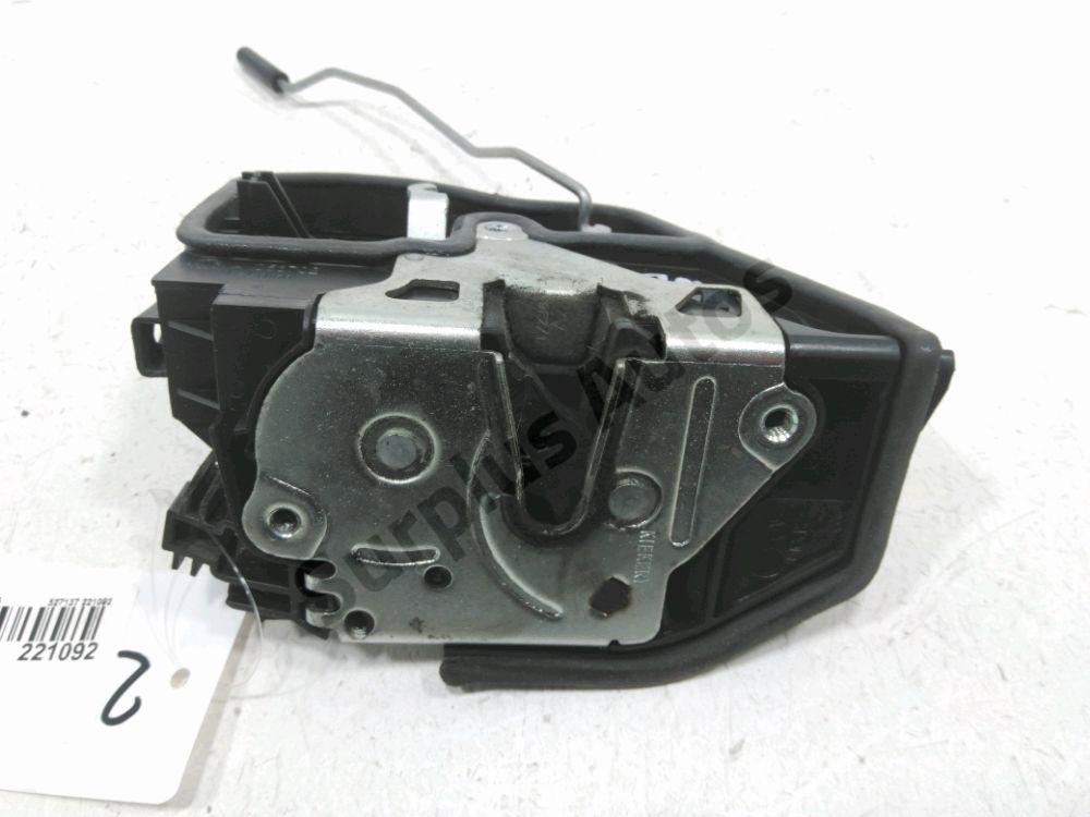 Serrure de porte avant droite