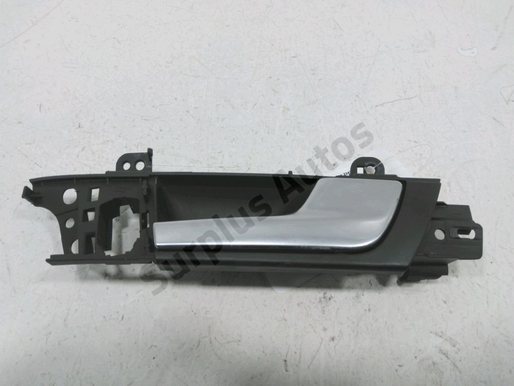 Poignee interieure porte avant droite