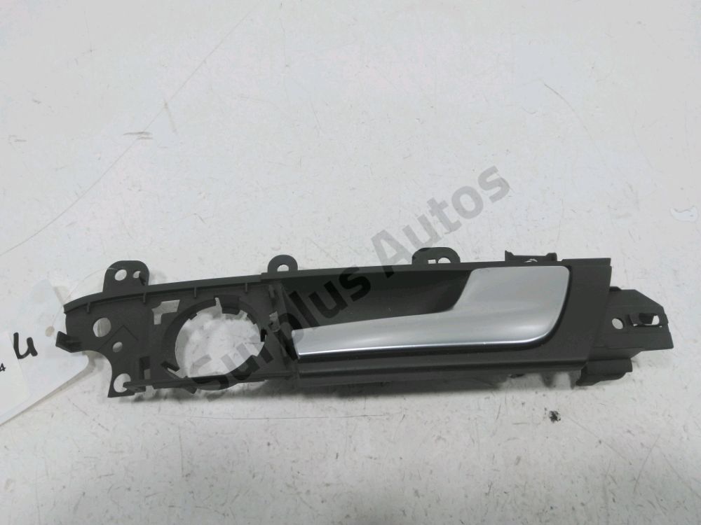 Poignee interieure porte arriere droite