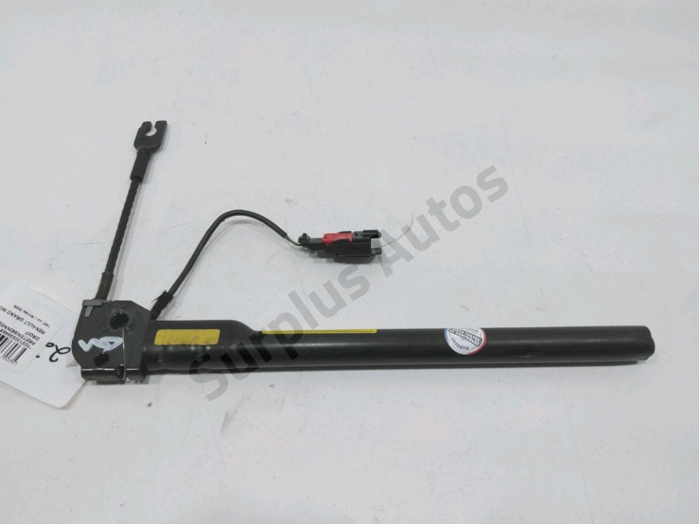 Prétensionneur avant droit