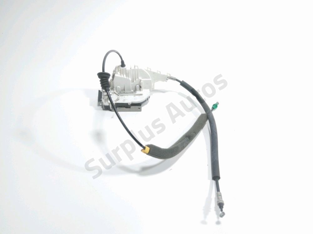 Serrure de porte avant droite