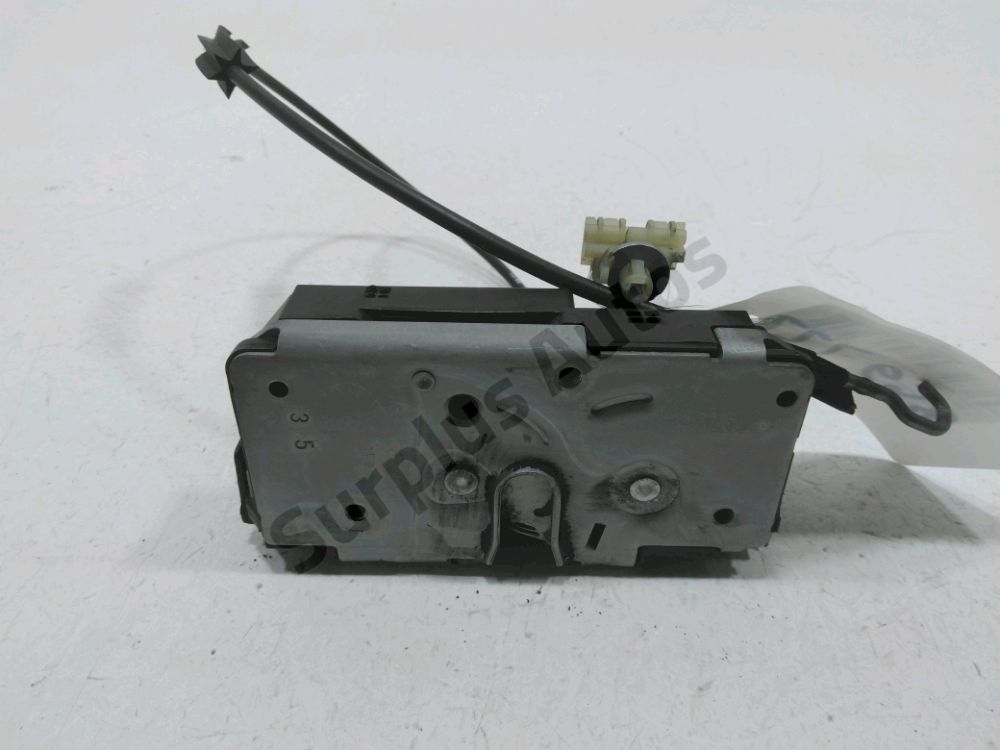 Serrure de porte avant droite