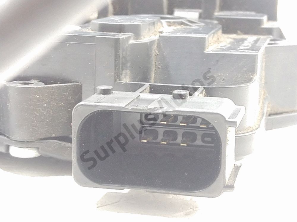 Serrure de porte avant droite