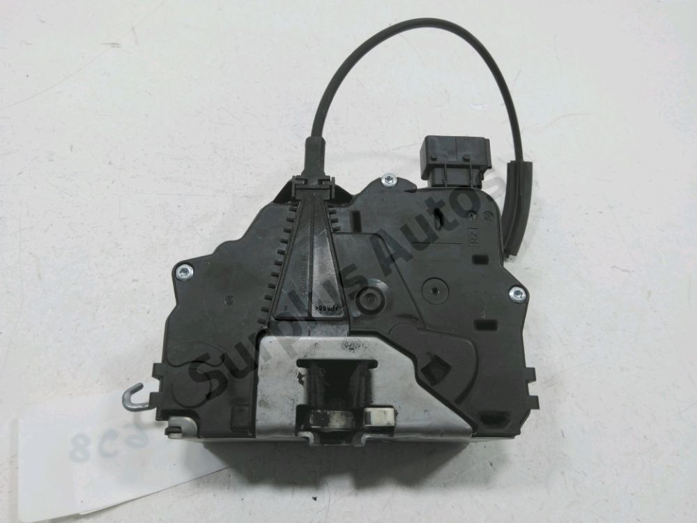 Serrure de porte avant droite