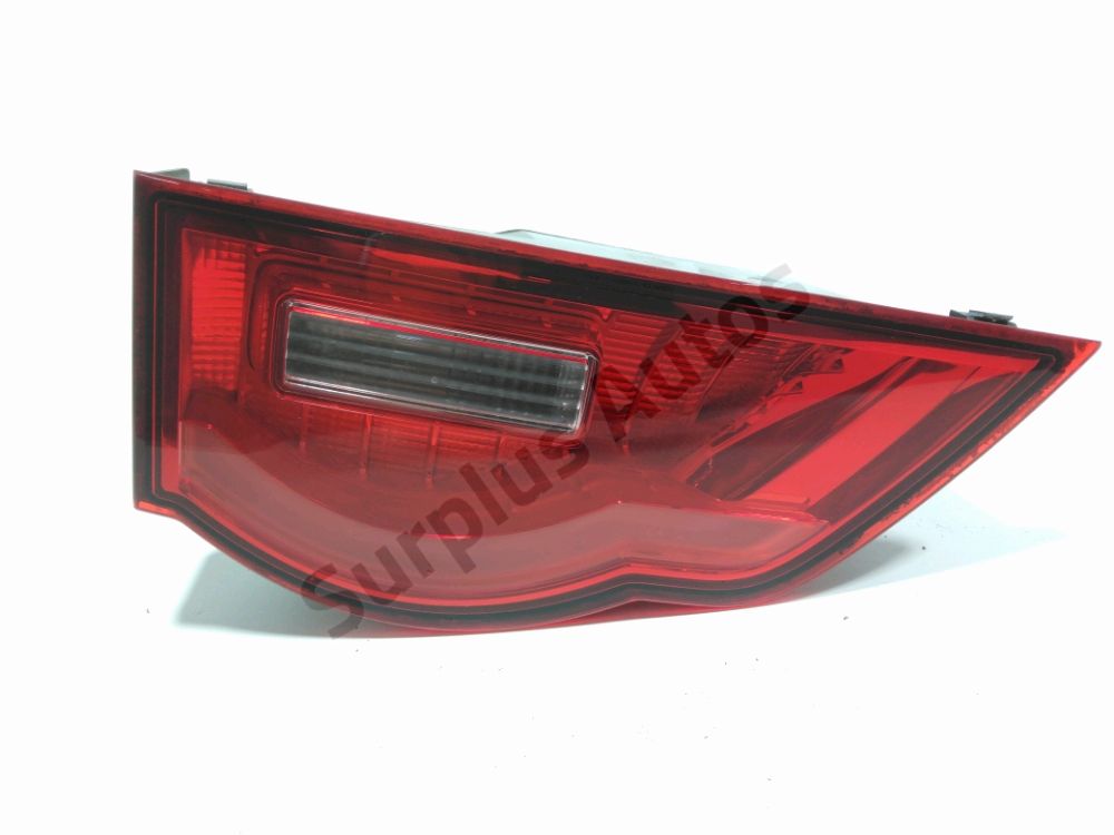 Feu arrière intérieur gauche