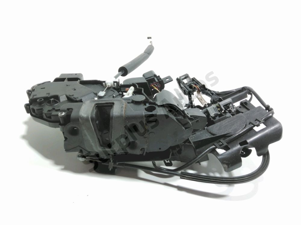 Serrure de porte avant droite