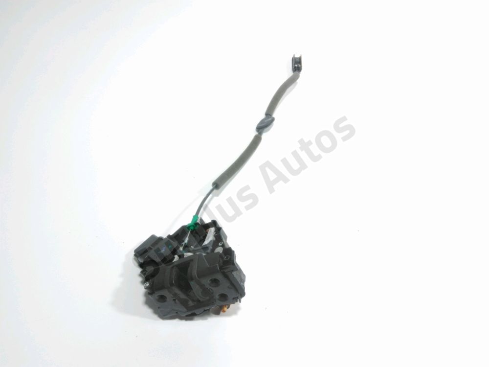 Serrure de porte avant droite