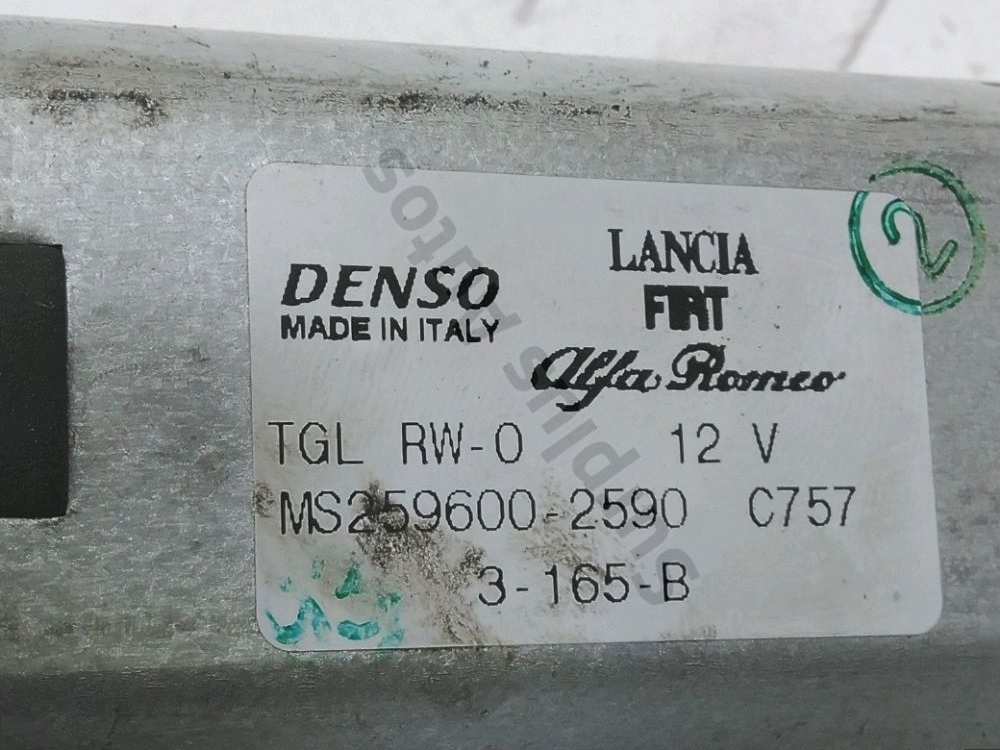 Moteur d'essuie glace arrière