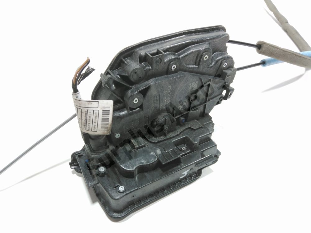 Serrure de porte avant droite