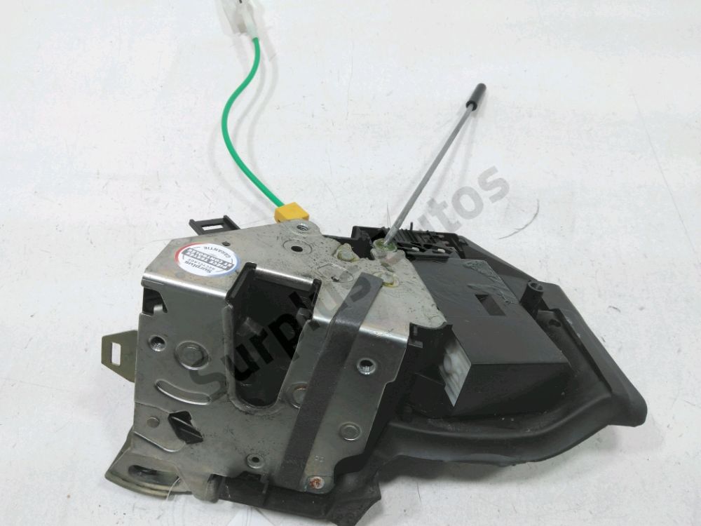 Serrure de porte avant droite