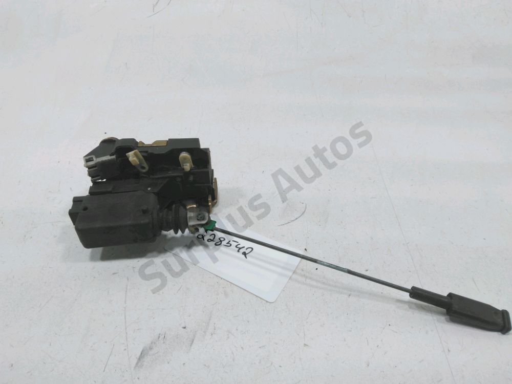 Serrure de porte avant droite