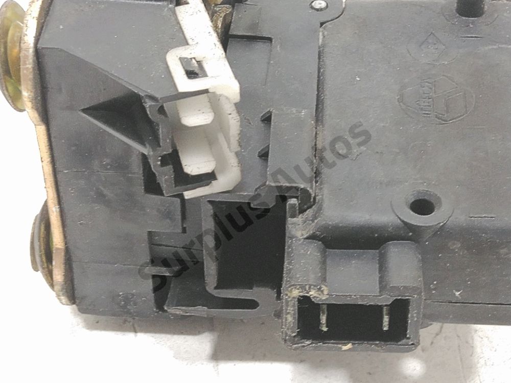 Serrure de porte avant droite