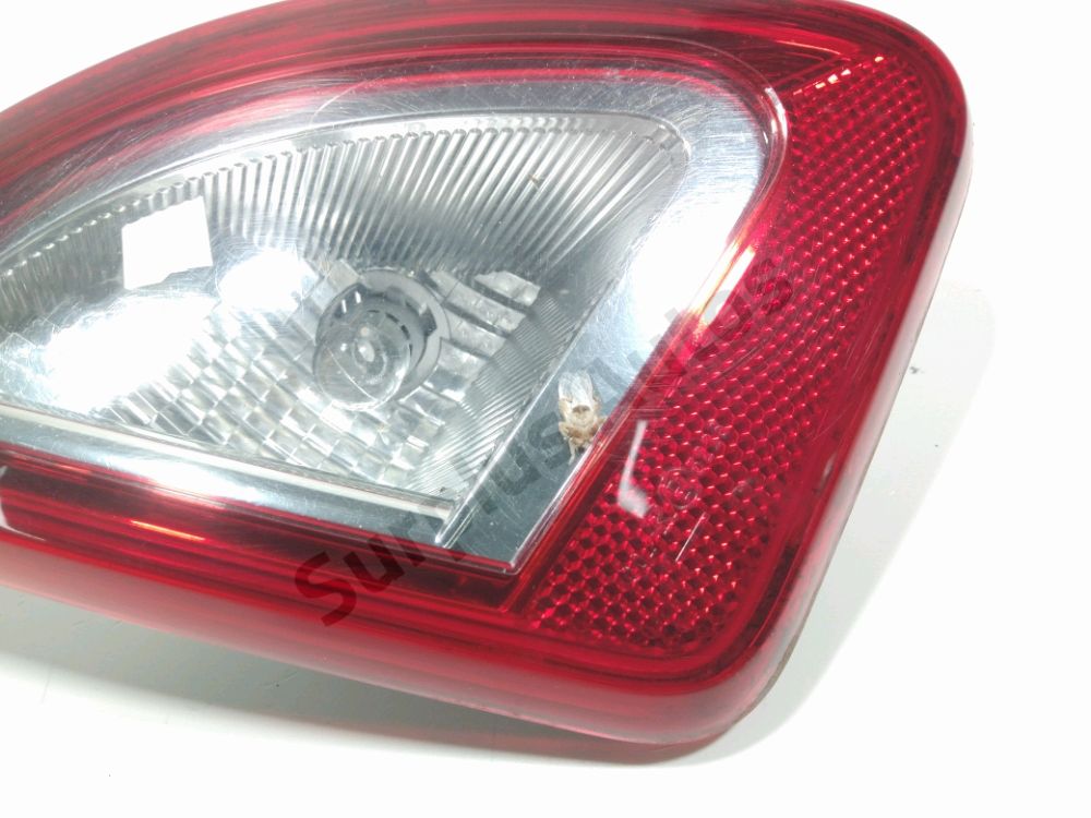 Feu arrière intérieur gauche