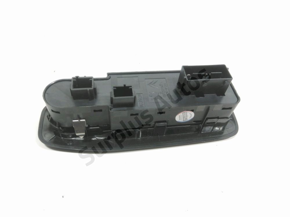 Commande lève-vitre avant gauche