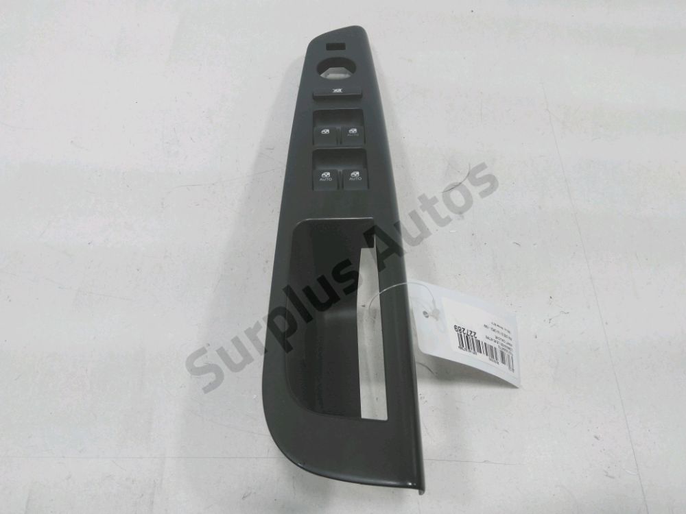 Commande lève-vitre avant gauche