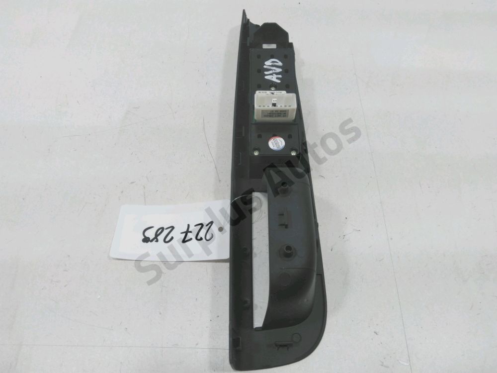 Commande lève-vitre avant gauche