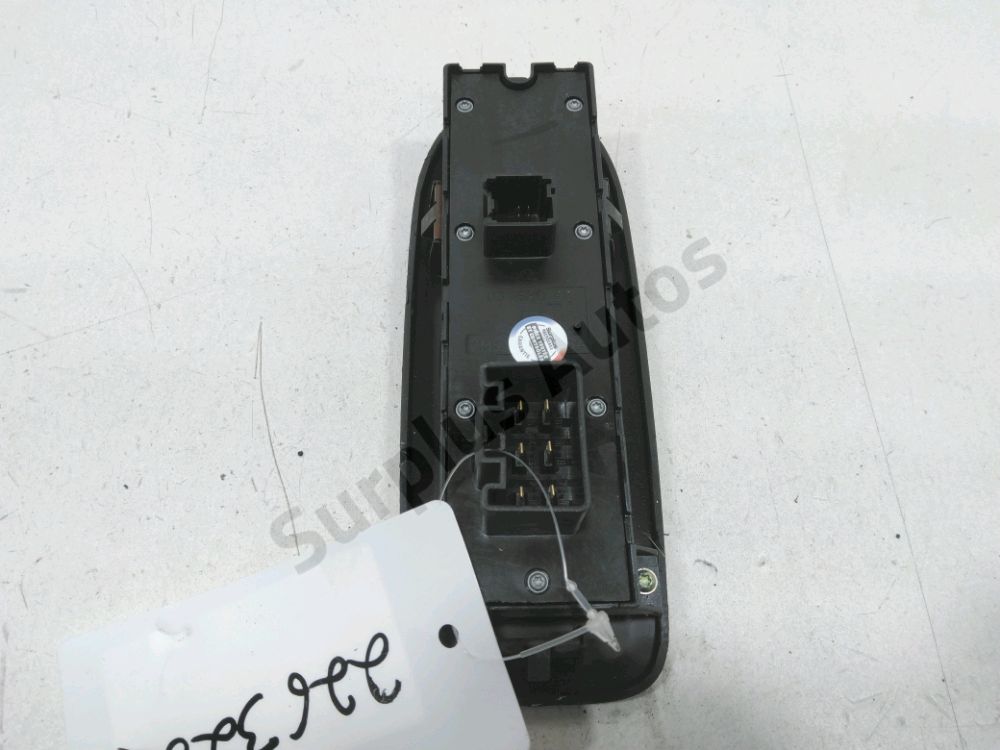 Commande lève-vitre avant gauche