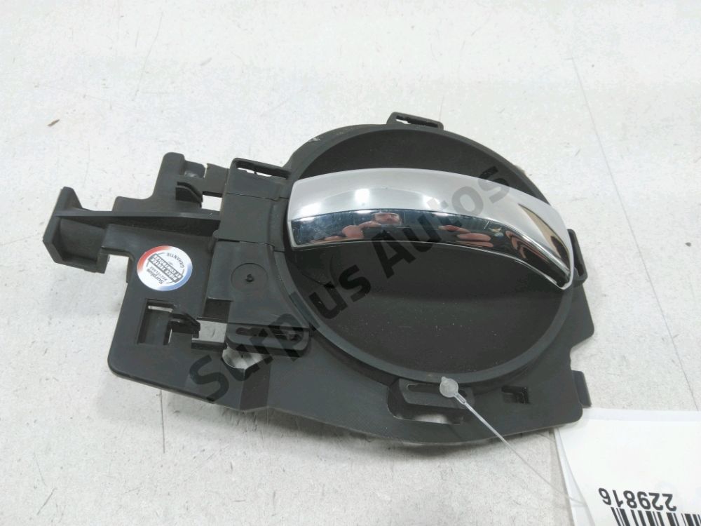 Poignee interieure porte avant gauche