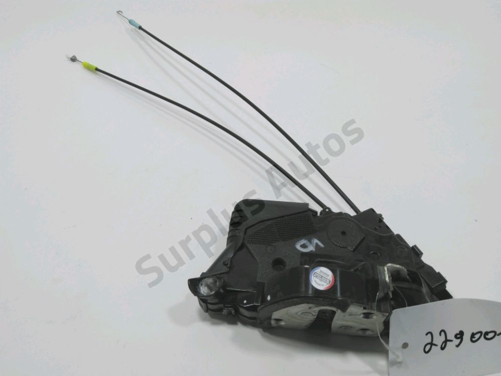 Serrure de porte avant droite