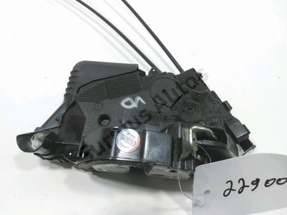 Serrure de porte avant droite