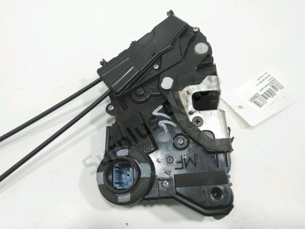 Serrure de porte avant gauche