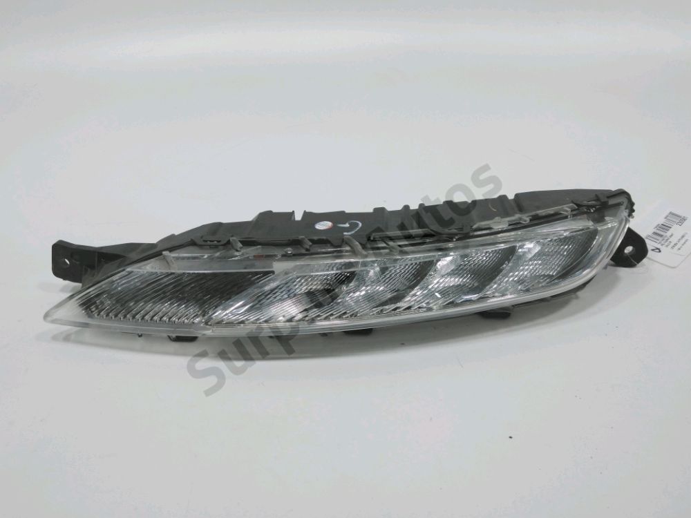 Feu diurne avant gauche