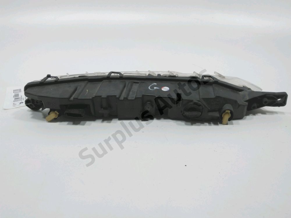 Feu diurne avant gauche