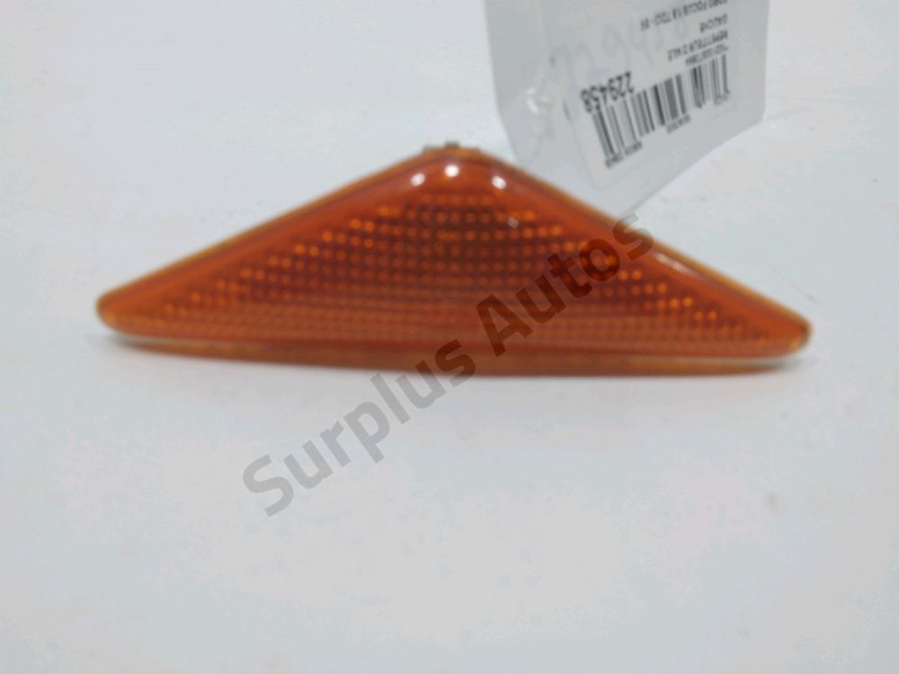 Repetiteur d'aile gauche