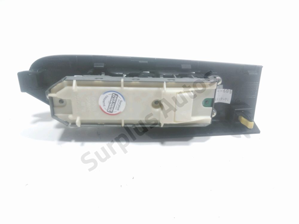 Commande lève-vitre avant gauche