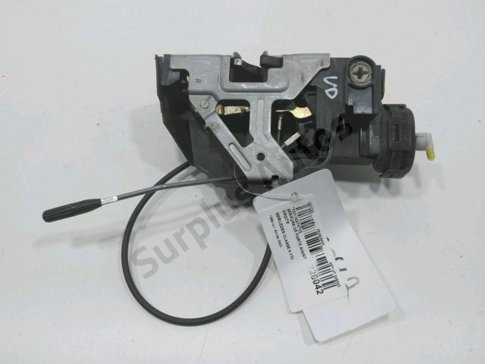 Serrure de porte avant droite