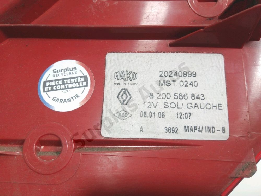 Feu arrière gauche