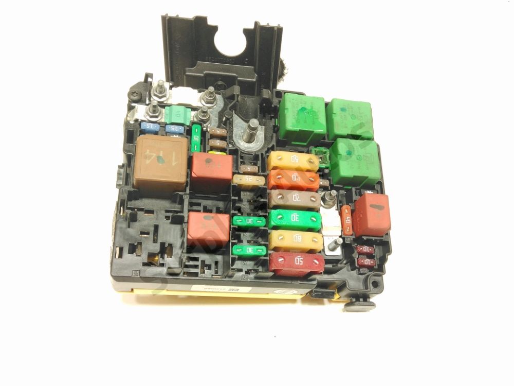 Boite à fusibles moteur