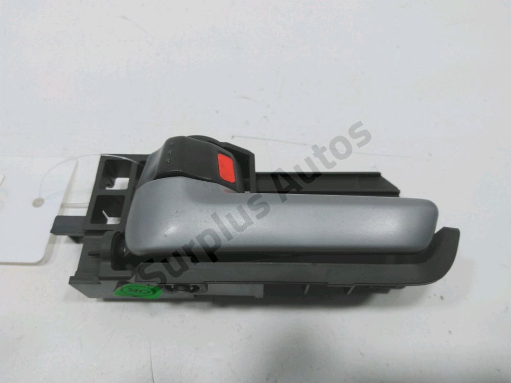 Poignee interieure porte avant gauche