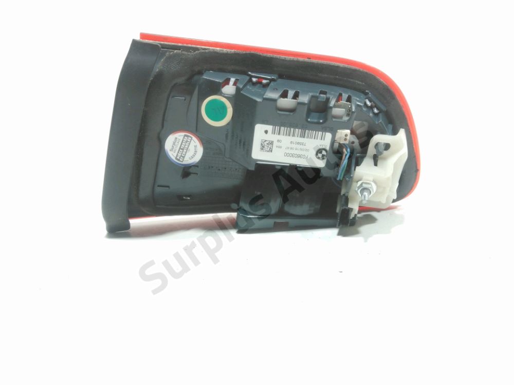 Feu arrière intérieur gauche