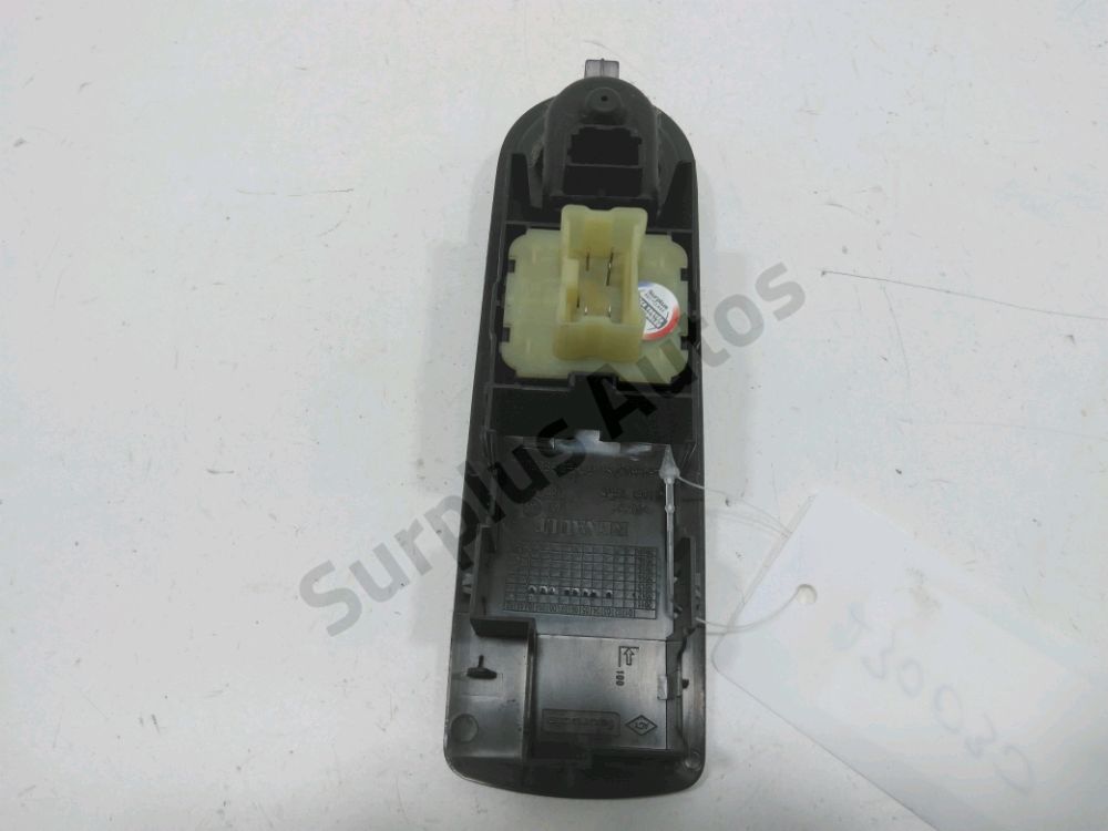 Commande lève-vitre avant gauche