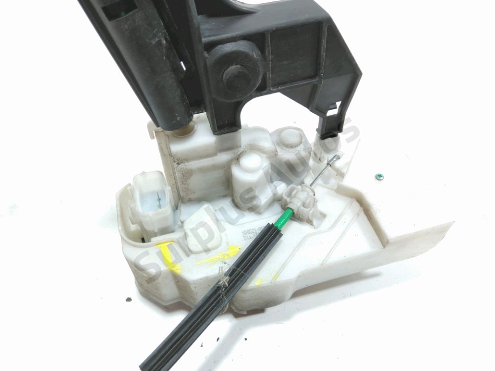 Serrure de porte avant droite