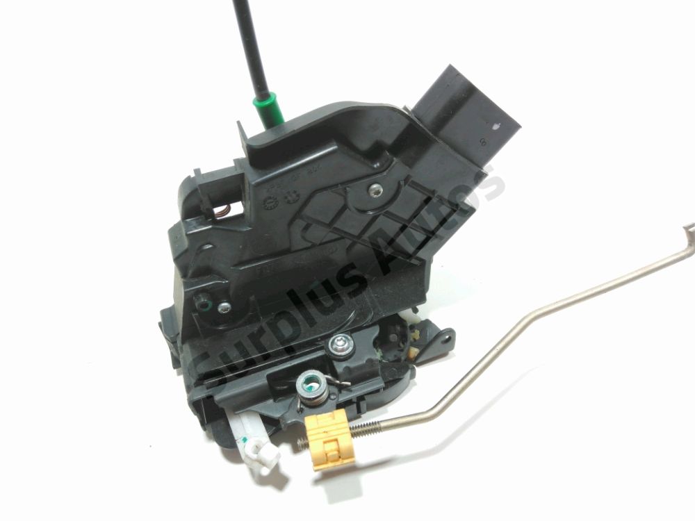 Serrure de porte avant droite